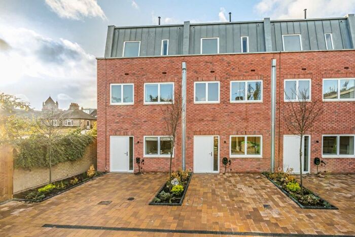 3 Bedroom Property For Sale In Warwick Road, Ealing, W5