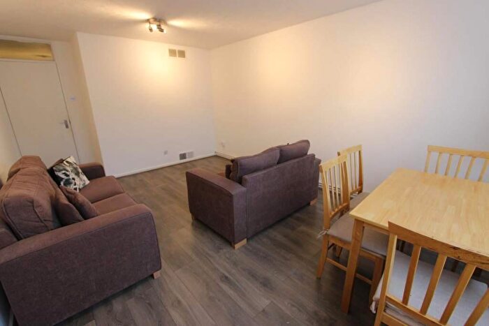 2 Bedroom Apartment To Rent In Crescent Road, London, N22