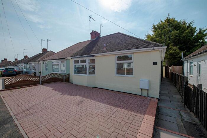 2 Bedroom Bungalow For Sale In St. Margarets Avenue, Rushden, NN10