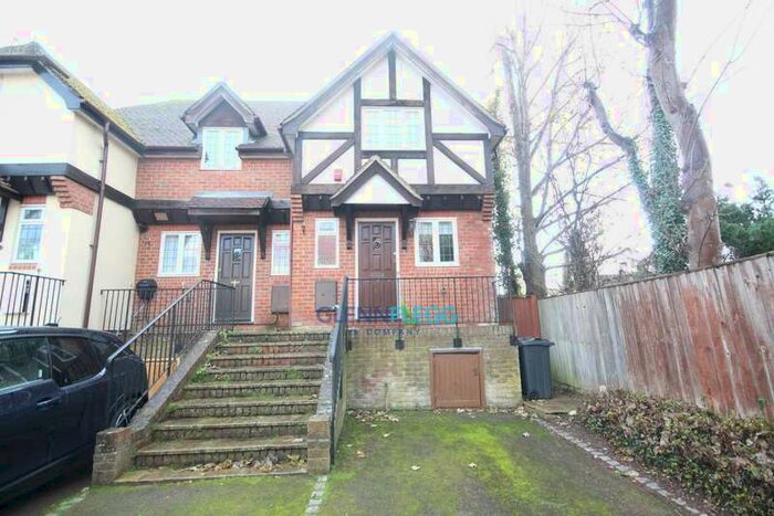 2 Bedroom Property To Rent In Tudor Court, Maidenhead, SL6