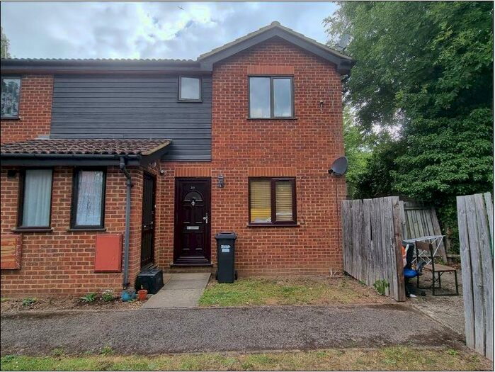 End Of Terrace House To Rent In Slough, Berkshire, SL1