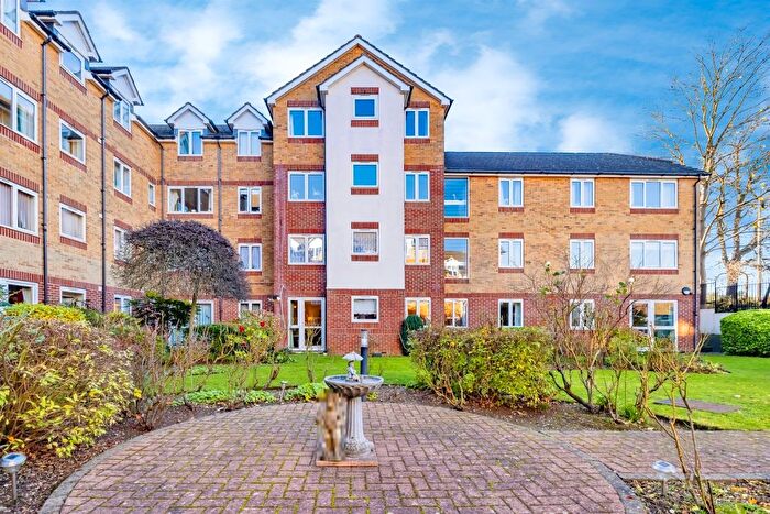 1 Bedroom Flat For Sale In Lower High Street, Watford, WD17