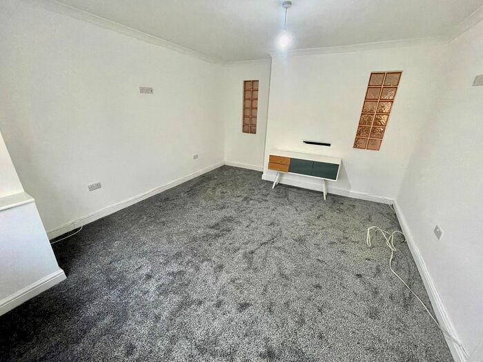 4 Bedroom Property To Rent In Templeton Avenue, Llanishen, Cardiff CF14