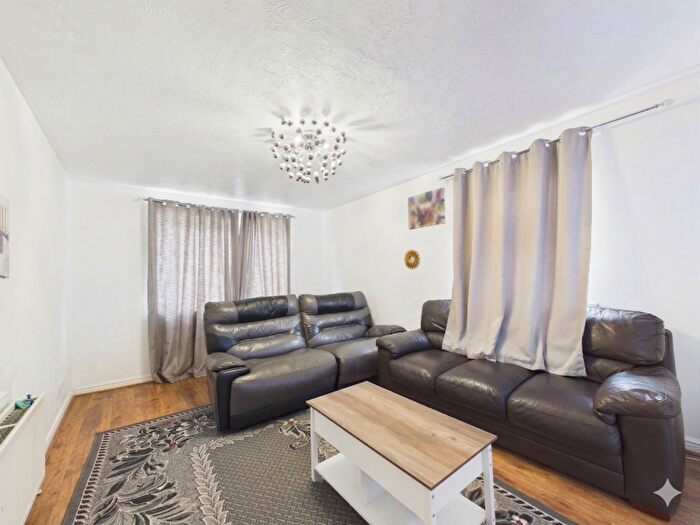 2 Bedroom Flat For Sale In Woburn Close, London, SE28