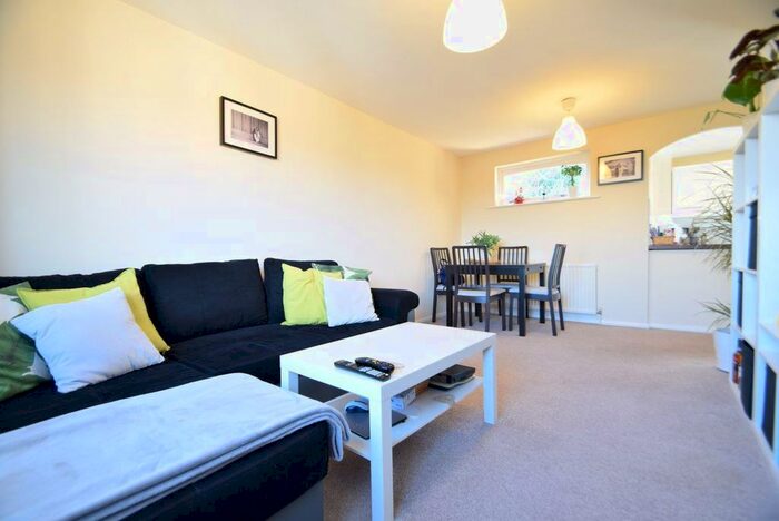 1 Bedroom Flat To Rent In Cornmow Drive, Dollis Hill, NW10