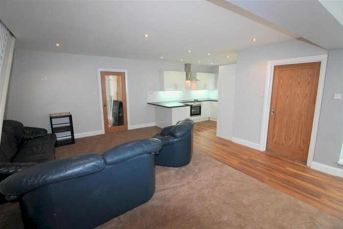 3 Bedroom Property To Rent In Cyncoed Road, Cardiff, CF23