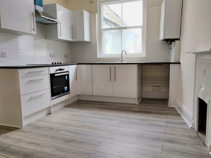 2 Bedroom Maisonette To Rent In High Street, Honiton - Zero Deposit Scheme Available, EX14