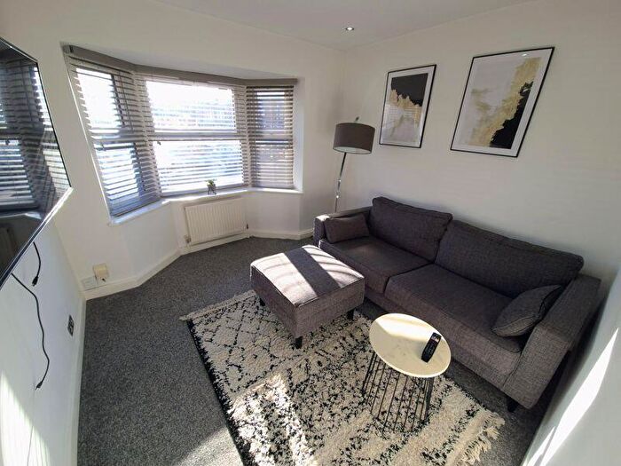 2 Bedroom Flat To Rent In Derwentwater Grove, Leeds, LS6