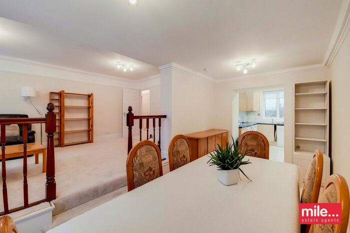 3 Bedroom Maisonette To Rent In Southover, London N12