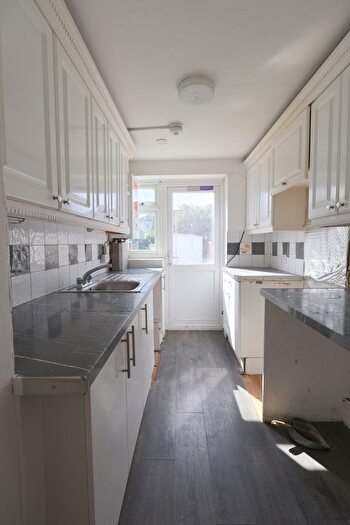 3 Bedroom End Of Terrace House To Rent In Beam Avenue, Dagenham, RM10