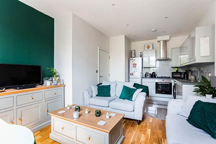 1 Bedroom Flat To Rent In Harvest Crescent, Fleet, GU51