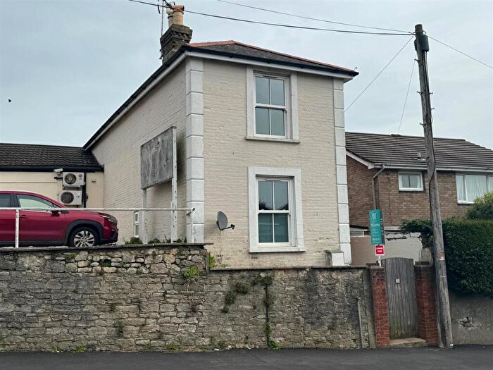 3 Bedroom Semi-Detached House To Rent In St. Johns Road, Ryde, PO33