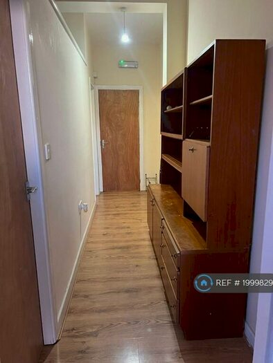 1 Bedroom Flat To Rent In Roundhay Road, Leeds, LS8