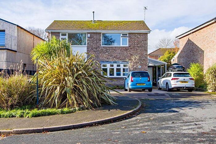 3 Bedroom Detached House For Sale In Rowan Close, Penarth, CF64