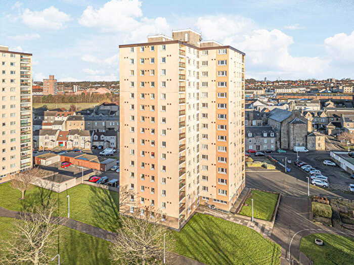 2 Bedroom Flat To Rent In Ravens Craig, Kirkcaldy, KY1