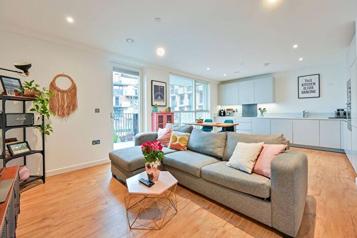 2 Bedroom Flat For Sale In Danson Mews, Elephant And Castle, London, SE17