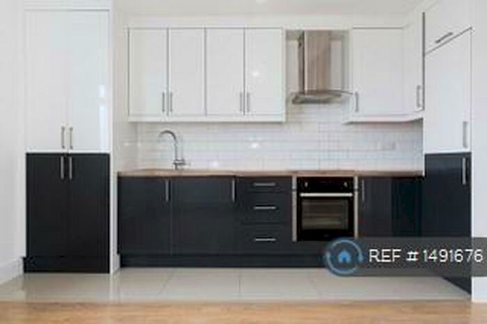 1 Bedroom Flat To Rent In Simrit House - Bedford Road, Kempston, Bedford, MK42