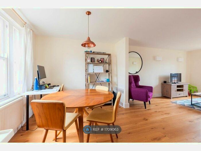 2 Bedroom Flat To Rent In Ordell Court, London, E3