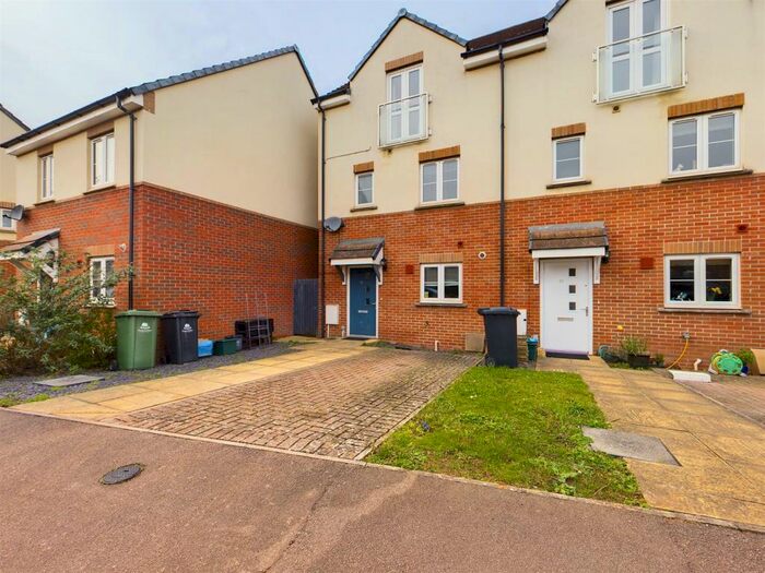 3 Bedroom End Of Terrace House To Rent In Par Four Lane, Lydney, GL15