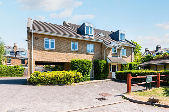 2 Bedroom Apartment For Sale In Fulmar Close, Surbiton, KT5