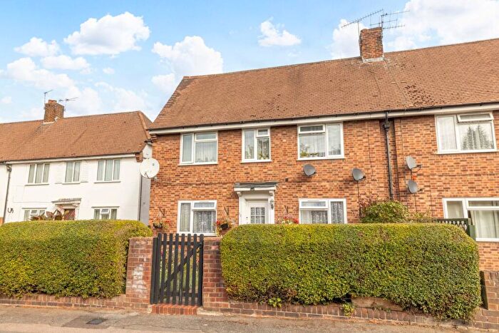 3 Bedroom Maisonette For Sale In Beechwood Gardens, Slough, SL1