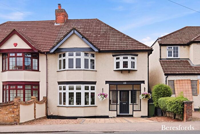3 Bedroom Semi-Detached House For Sale In Slewins Lane, Hornchurch, RM11