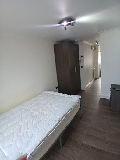 1 Bedroom Studio To Rent In Great North Way, Hendon, NW4