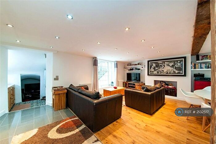 2 Bedroom Maisonette To Rent In Barnsbury Road, London, N1