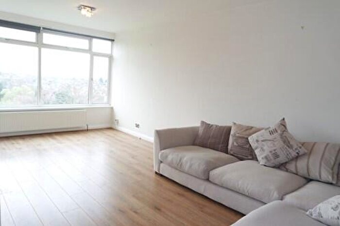 2 Bedroom Apartment For Sale In Hadley Heights, Hadley Road, Barnet, Greater London, EN5