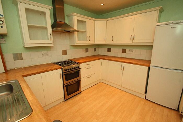 3 Bedroom Detached House To Rent In North Close, Leeds, West Yorkshire, LS8