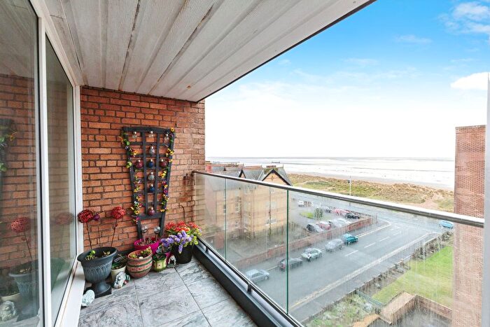 2 Bedroom Flat For Sale In North Promenade, Lytham St. Annes, Lancashire, FY8
