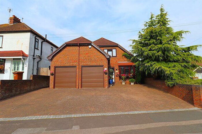 5 Bedroom Detached House For Sale In Maidstone Road, Rainham, ME8