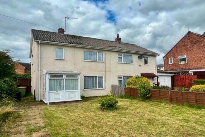 2 Bedroom Property To Rent In Hucklow Avenue, Chesterfield, S40