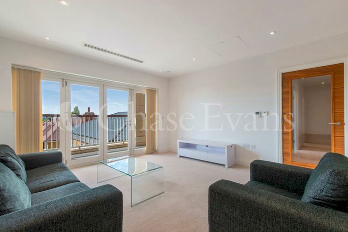 2 Bedroom Flat To Rent In Imperial Squad, High Road, North Finchley, London, N12