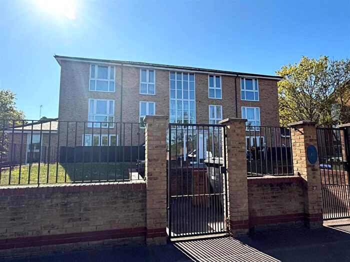 1 Bedroom Apartment To Rent In Victoria Court, Mitcham, CR4