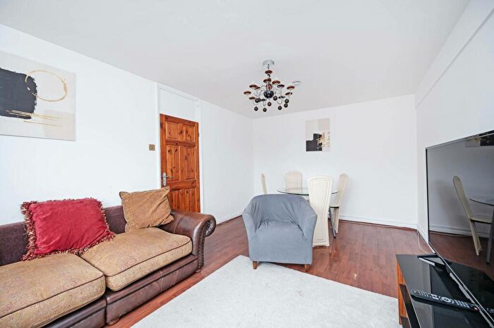 2 Bedroom Flat For Sale In Commercial Road, Whitechapel, London, E1