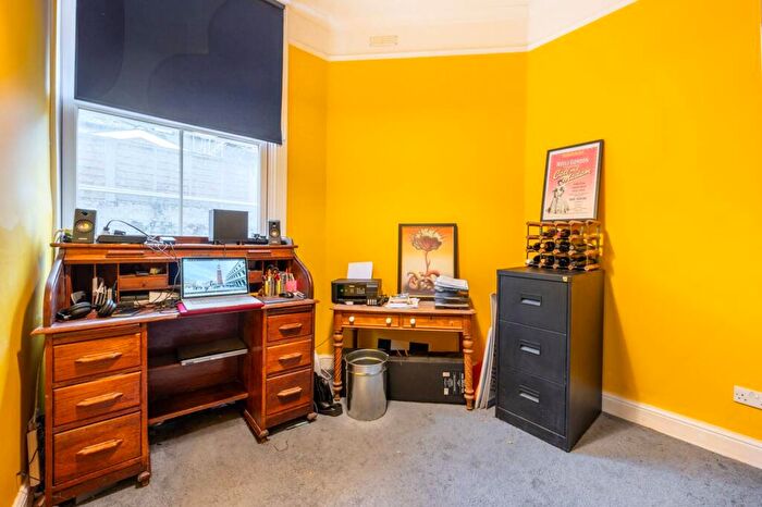 3 Bedroom Flat For Sale In Lechmere Road, Willesden Green, London, NW2