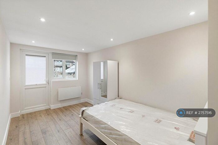 Studio To Rent In Hedge Place Road, Greenhithe, DA9