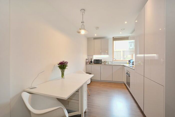 2 Bedroom Flat To Rent In Leeward Court, Yeoman Street, London, SE8