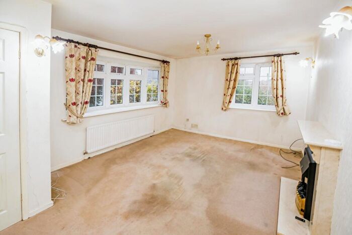 3 Bedroom Bungalow For Sale In Maple Close, Gresford, Wrexham, LL12