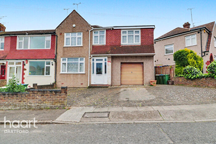 5 Bedroom End Of Terrace House For Sale In Coniston Close, Erith, DA8