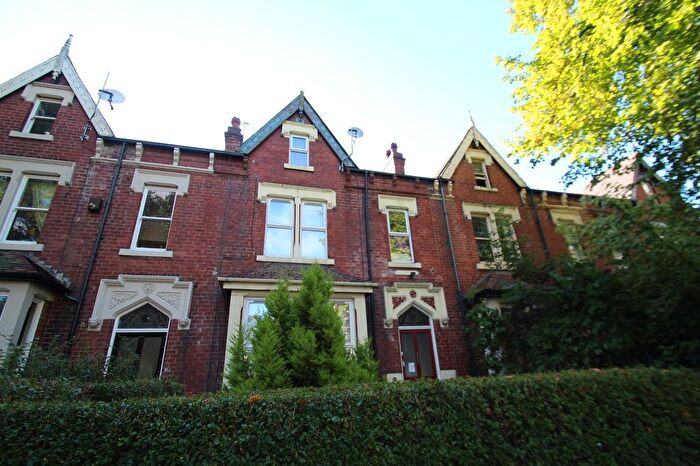 3 Bedroom Flat To Rent In Harehills Avenue, Leeds, West Yorkshire, Uk, LS8
