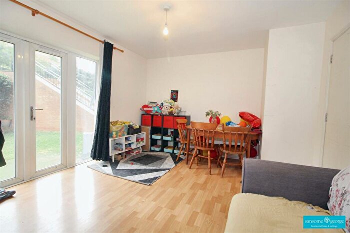 2 Bedroom Apartment For Sale In Temple Place, Reading, RG1