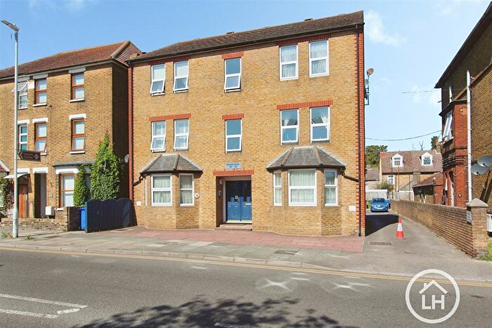 1 Bedroom Flat To Rent In - Park Road, Sittingbourne, ME10