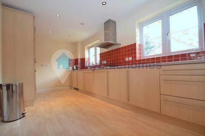4 Bedroom Town House To Rent In Scholars Walk, Leicester, LE2