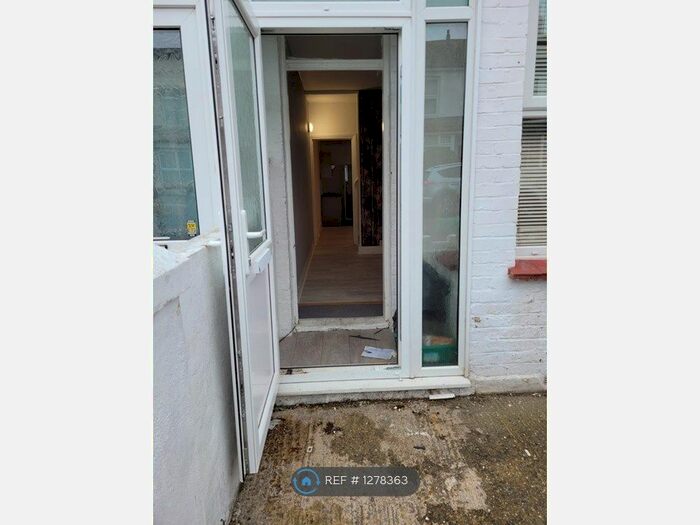 3 Bedroom Terraced House To Rent In Milton Road, Gillingham ME7