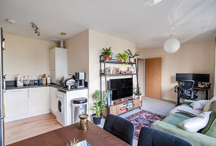 2 Bedroom Flat For Sale In Weavers Mill Close, Bristol, BS5