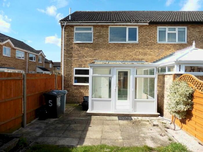 3 Bedroom End Of Terrace House To Rent In Hawthorne Grove, Carterton, Oxon, OX18