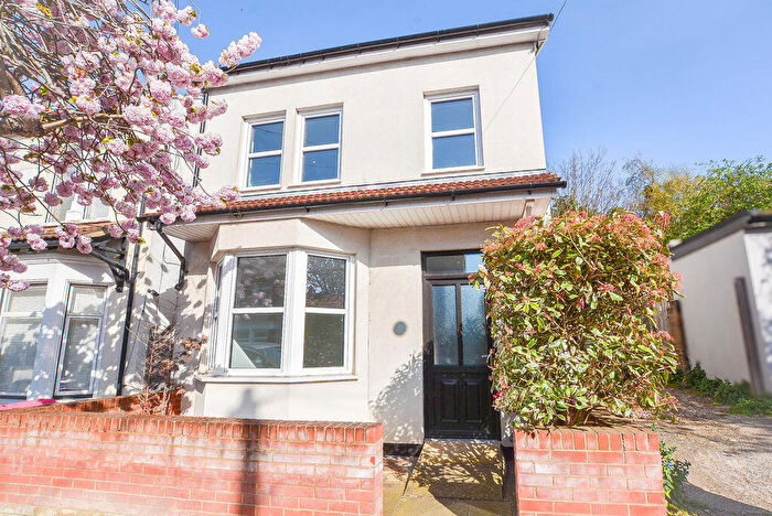3 Bedroom Detached House For Sale In Northview Drive, Westcliff-On-Sea, SS0