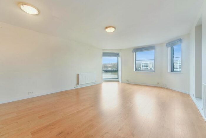 1 Bedroom Flat To Rent In Riverside Court, Nine Elms Lane, London, SW8